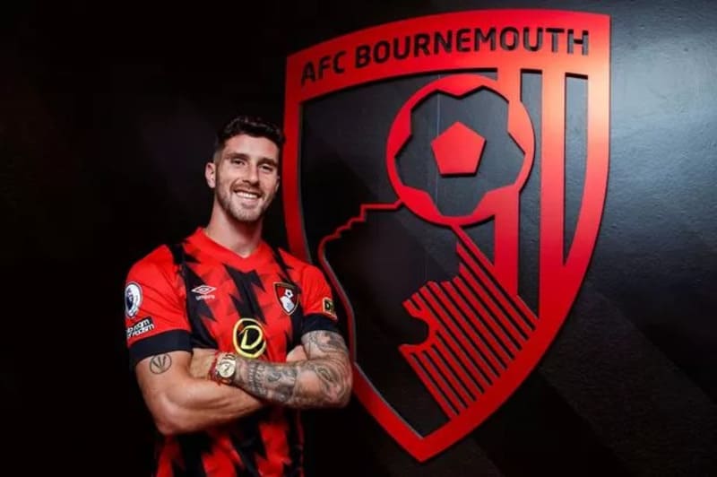 Marcos Senesi gia nhập Bournemouth và trở thành trụ cột hàng thủ