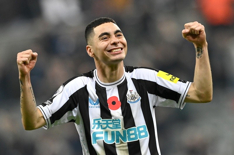 Miguel Almirón thi đấu tại CLB Newcastle United