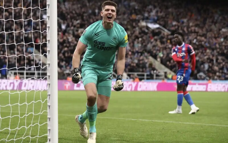 Nick Pope ăn mừng chiến thắng vang dội