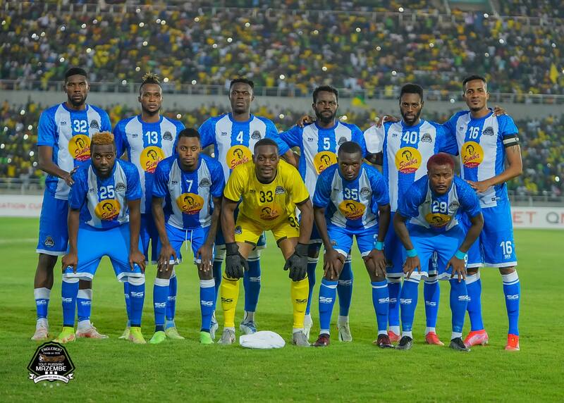 Cầu thủ TP Mazembe trong áo trắng-xanh thi đấu tại CAF Champions League