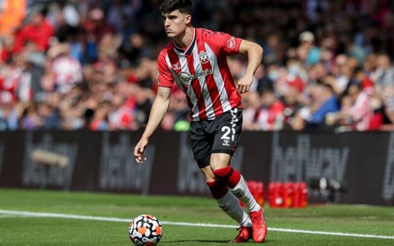 Chàng hậu vệ gia nhập Newcastle United với hợp đồng 5 năm