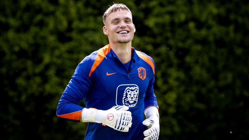 Chelsea đang xem xét chiêu mộ Bart Verbruggen để cải thiện vị trí thủ môn