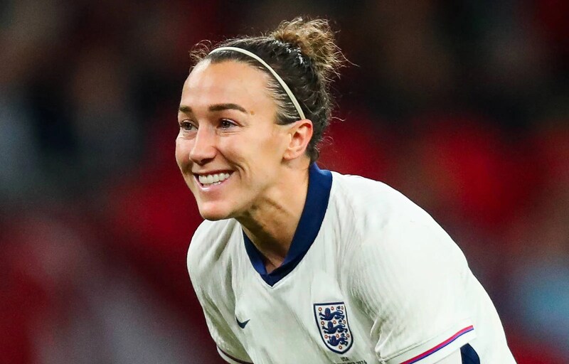 Lucy Bronze được bầu chọn là cầu thủ nữ xuất sắc nhất thế giới do FIFA trao tặng