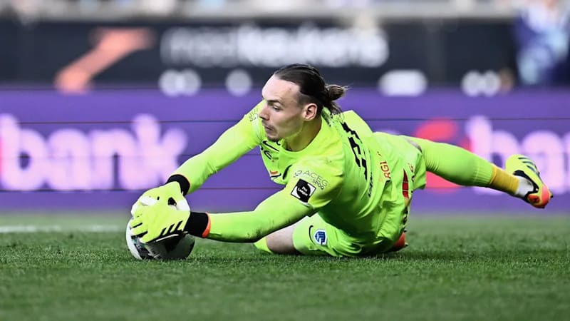 Maarten Vandevoordt là thủ môn hiện đại với kỹ năng chơi chân và phản xạ tốt