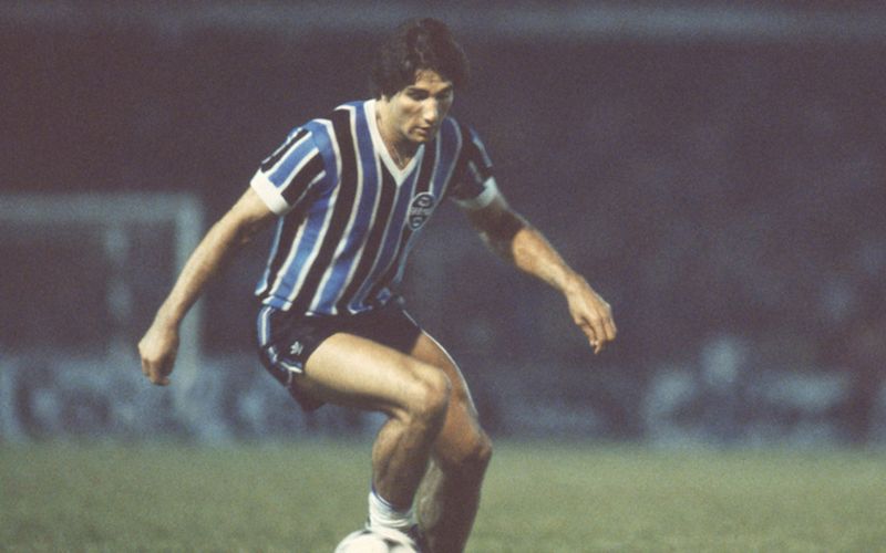 Renato Gaúcho đi bóng thần tốc, làm say lòng người hâm mộ