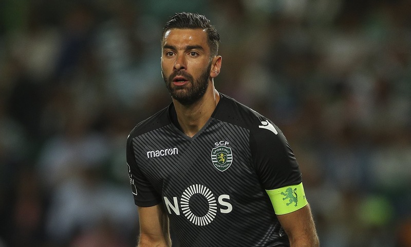 Rui Patrício cản bóng xuất sắc trên sân cỏ