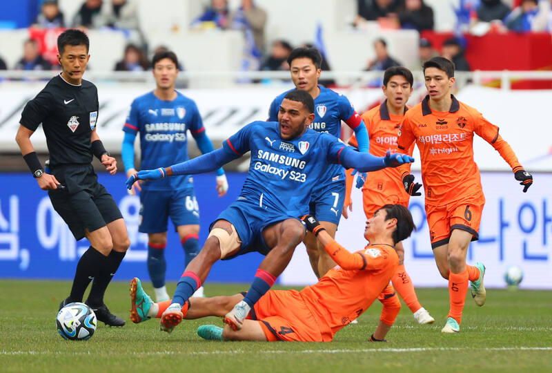 Suwon Samsung Bluewings tại AFC 2001