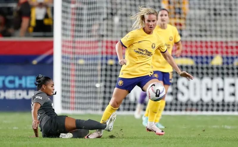 Tiền vệ người Pháp gia nhập Portland Thorns năm 2016