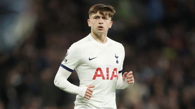 Cầu thủ trẻ tuổi nhất CLB Tottenham ra mắt  tại Premier League 