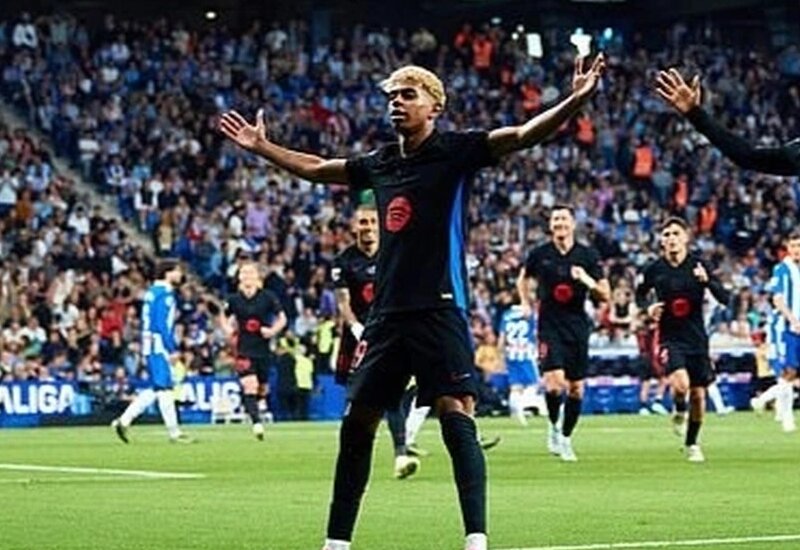 Lamine Yamal ăn mừng bàn thắng vào lưới Espanyol, giúp Barcelona vô địch La Liga
