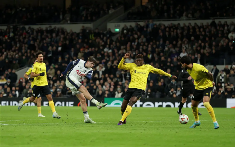 Lối chơi kỹ thuật được của Mikey Moore được ví như “Neymar phiên bản nước Anh”