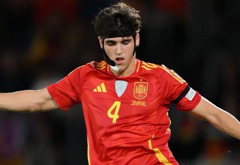 Pau Cubarsí dẫn đầu cuộc đua giành Golden Boy 2025